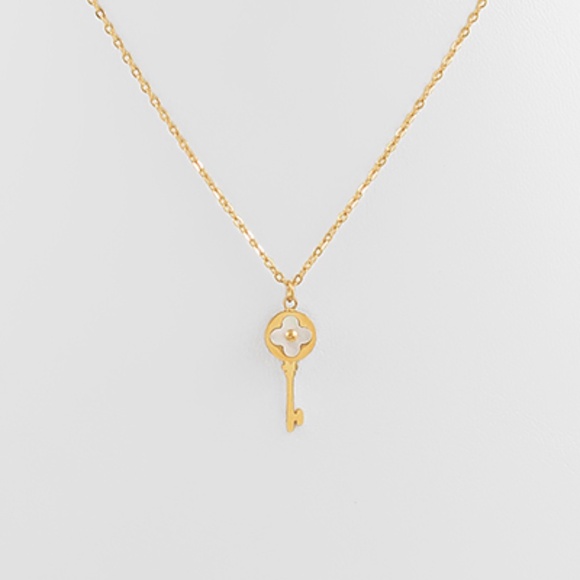 Clover & Key Pendant Necklace - Picture 1 of 1